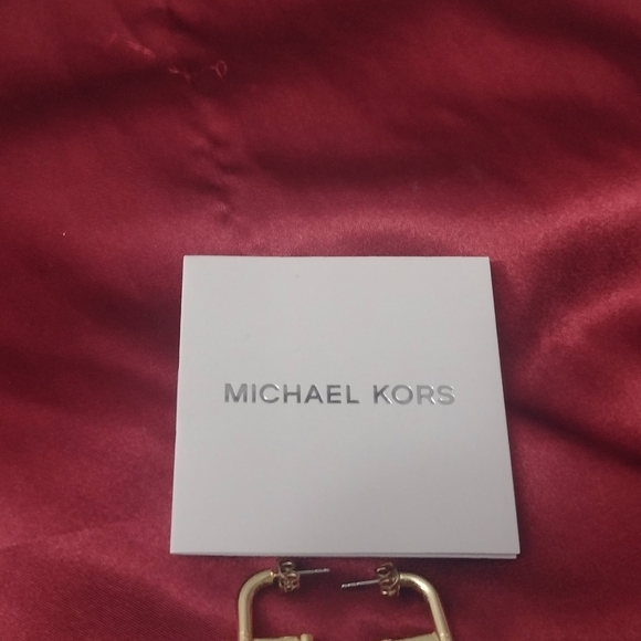 New! Michael Kors precious gold metal plated brass Empire logo earrings - Picture 5 of 6